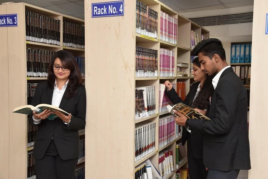 Amity Global Business School Pune Library Facilities photo 7